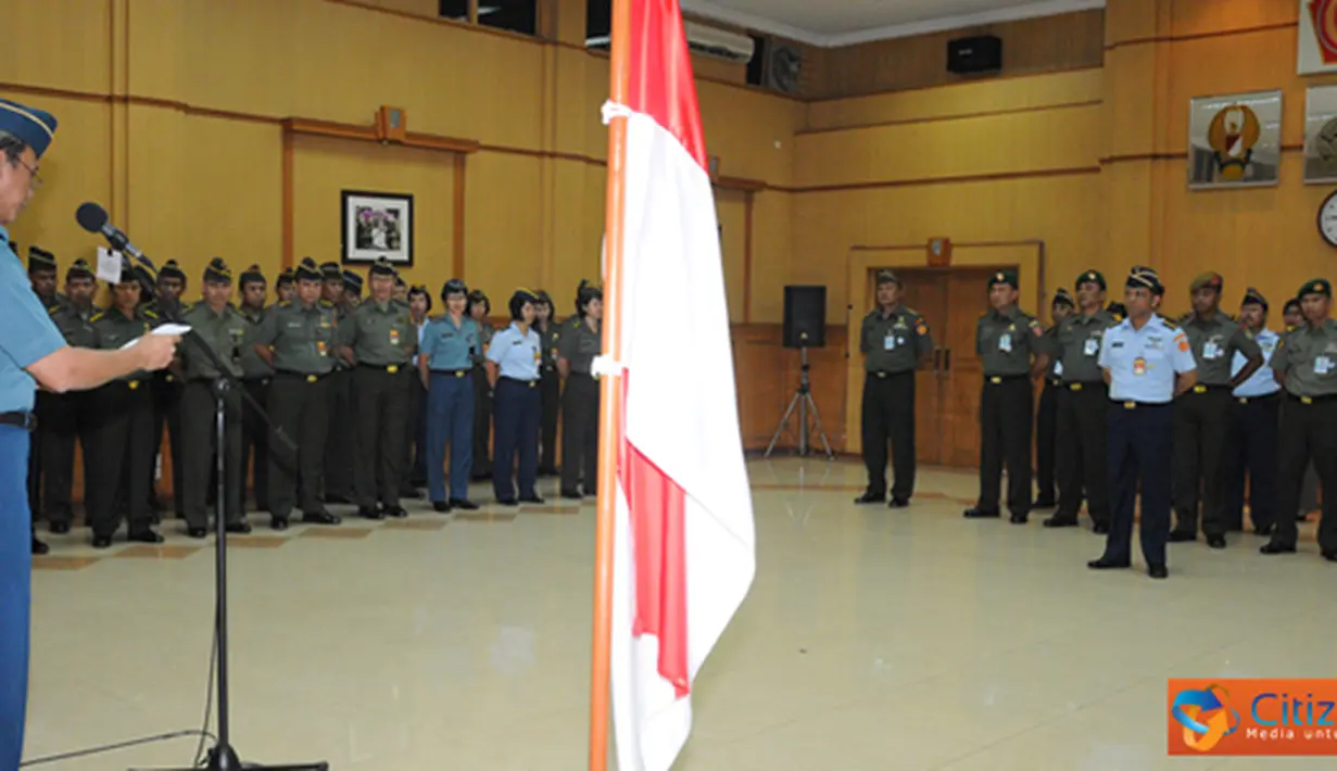 Citizen6, Cilangkap: Kadisproddok Puspen TNI, Kolonel Laut (P) Guntur Wahyudi selaku Irup membacaraka amanat pada upacara pembukaan Penataran Citizen Journalism 2012 pada, Senin (3/9). (Pengirim: Badarudin Bakri)