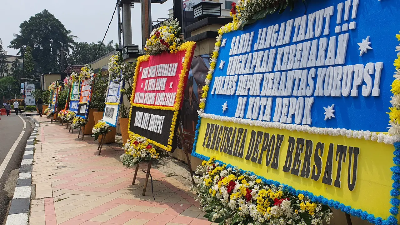 karangan bunga di Mapolres Depok