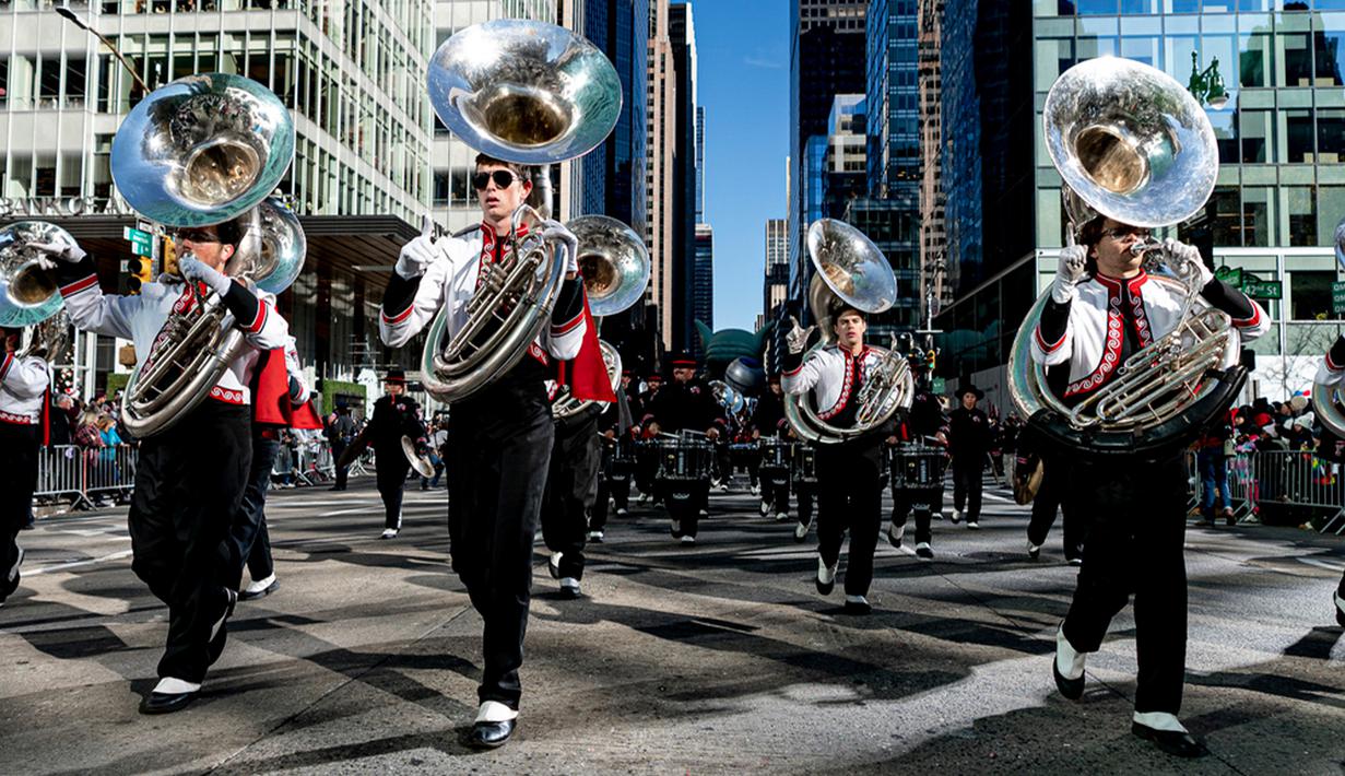 Pada 23 November 2023, akan ada 25 balon, 31 kendaraan hias, 6 balon, 11 marching band, dan 18 selebriti ternama yang ditampilkan dalam parade tersebut, menurut situs resmi Macy. (AP Photo/Peter K. Afriyie)
