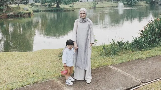 Akui Sempat Ingin Digugurkan, Ini 6 Potret Kompak Ayudia Bing Slamet dan Anak