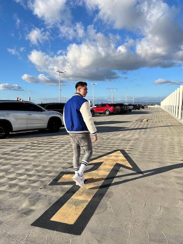 Verrell Bramasta liburan akhir tahun 2021 di Los Angeles, Amerika Serikat (Foto: Instagram/@bramastavrl)