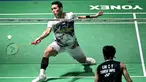 Tunggal putra Indonesia, Jonatan Christie memukul bola balasan saat pertandingan final tunggal putra melawan Lin Chun-yi (Taiwan) di turnamen bulu tangkis India Open 2026 di Indira Gandhi Indoor Stadium, New Delhi, Minggu (18/1/2026) sore WIB. Tunggal putra Indonesia Jonatan Christie gagal meraih gelar perdana tahun ini. (Sajjad HUSSAIN/AFP)