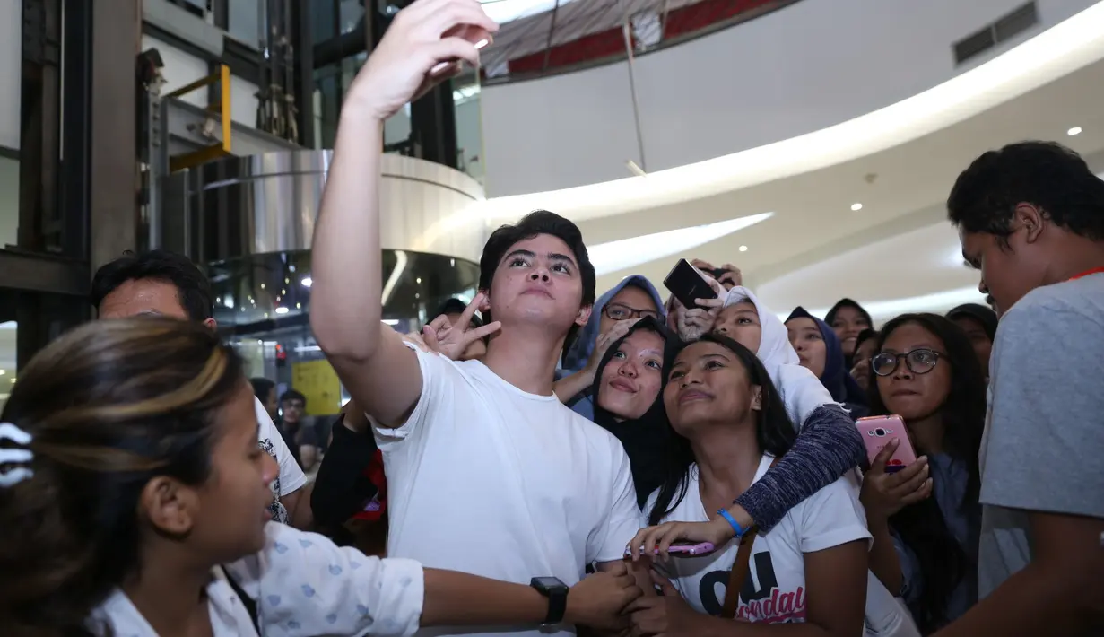 Audisi terakhir Miss Celebrity, dihadirkan artis sinetron Ganteng-Ganteng Srigala, Aliando Syarief. Aliando dihadirkan untuk menambahkan bekal peserta mengenai akting. Ia juga akting bareng peserta. (Nurwahyunan/Bintang.com)