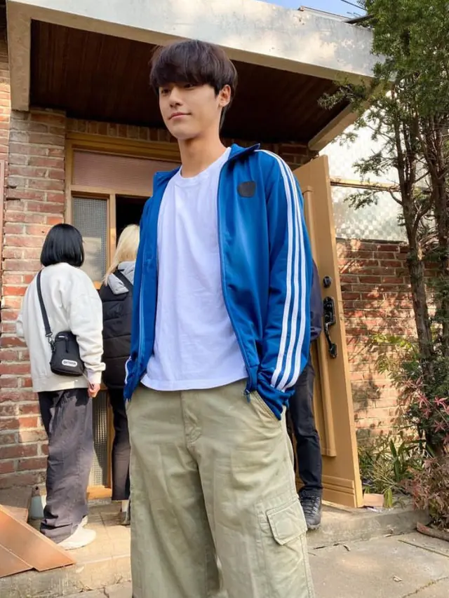 Ide Outfit Boyfriend Material dari Lee Do Hyun. [@ldh_sky]