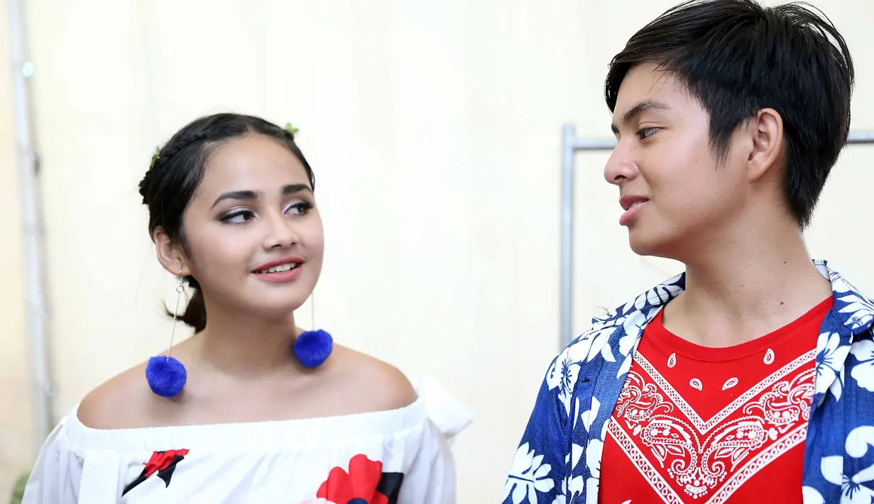 Keterlibatannya dalam sinetron Mermaid in Love, Shifa Hadju dikabarkan menjalin cinta lokasi dengan Angga Aldi. Shifa juga mengakui bahwa sangat dekat dengan Angga. (Nurwahyunan/Bintang.com)