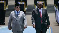 Presiden Prabowo Subianto menerima Presiden Afrika Selatan Cyril Ramaphosa di Istana Merdeka, Kompleks Istana Kepresidenan, Jakarta Pusat, Rabu (22/10/2025). (Bay ISMOYO/AFP)