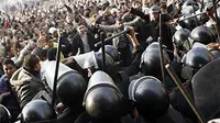 Unjuk rasa anti pemerintah di Tahrir, Kairo. Ribuan warga Mesir menuntut turunnya Presiden Hosni Mubarak yang telah memimpin selama 30 tahun. (ANTARA/REUTERS)