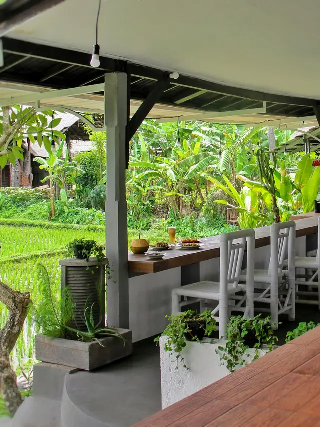 Rekomendasi Tempat Makan Halal di Pasar Sukawati Bali, Warung 2M.