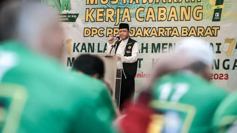 Plt Ketua Umum Partai Persatuan Pembangunan (PPP) Muhamad Mardiono saat membuka kegiatan Musyawarah Kerja Cabang DPC PPP Jakarta Barat di Hotel Menara Peninsula Jakarta, Minggu (3/12/2023).