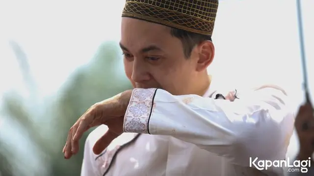 7 Momen Haru Pemakaman Ibunda Kiki Farrel, Diiringi Tangisan Keluarga