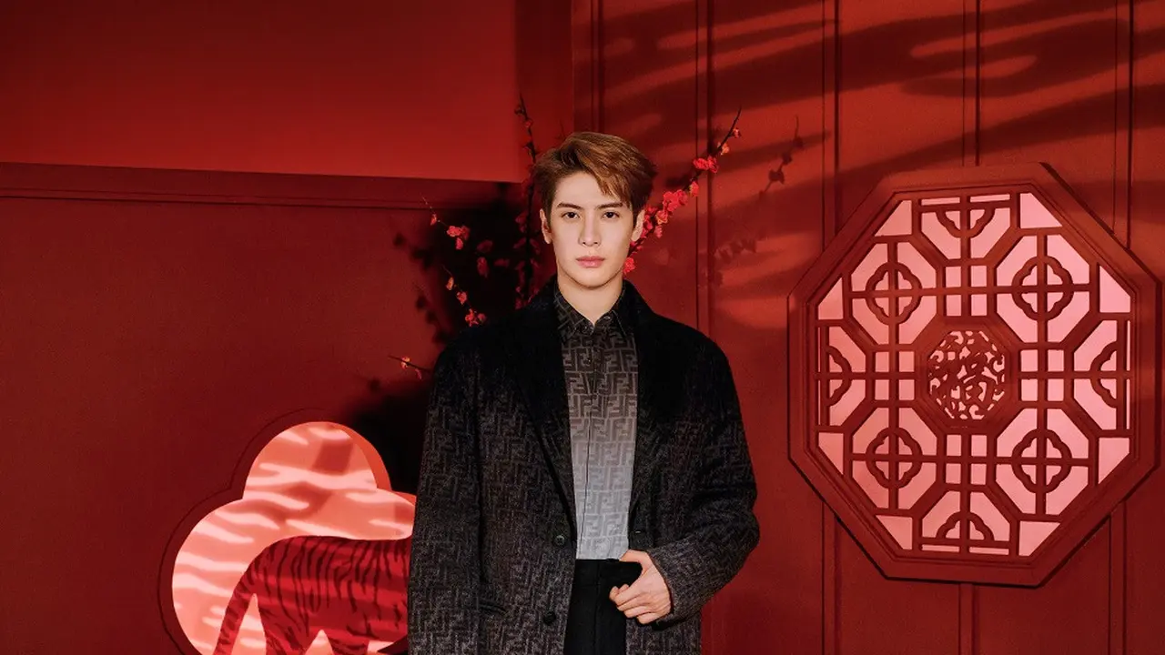 Gaya Menawan Jackson Wang Jadi Wajah Kampanye Koleksi Baru Fendi untuk Sambut Imlek 2022