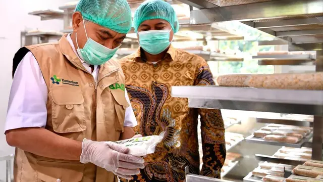 Menkop Budi Arie meninjau Rumah Tempe Indonesia dan Koperasi Produsen Tempe Tahu Indonesia (Kopti) Bogor, Rabu (15/1/2025). (Foto: Liputan6.com/ Achmad S)