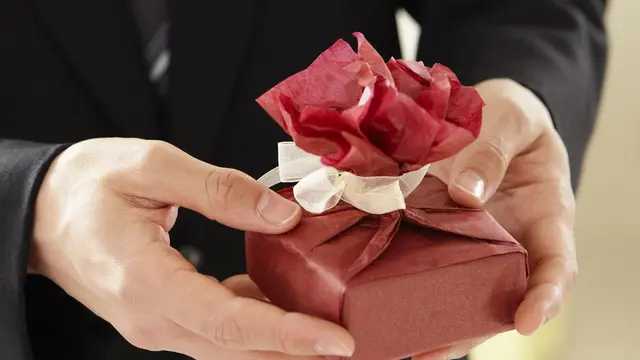 Ilustrasi memberi hadiah