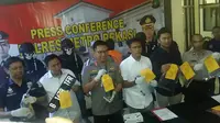 Polres Metro Bekasi Menggelar Jumpa Pers Pengungkapan Kasus Pencurian Ban Mobil pada Rabu (29/1/2020). (Foto: Liputan6.com/Bam Sinulingga)