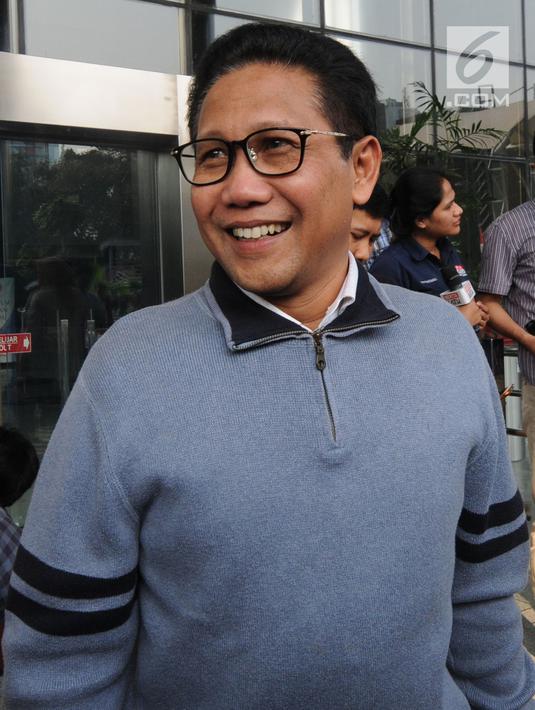 Ketua DPRD Provinsi Jawa Timur, Abdul Halim Iskandar seusai pemeriksaan di Gedung KPK, Jakarta, Selasa (31/7). Kakak kandung Ketum PKB Muhaimin Iskandar itu diperiksa sebagai saksi kasus dugaan gratifikasi di Pemkab Nganjuk. (Merdeka.com/Dwi Narwoko)