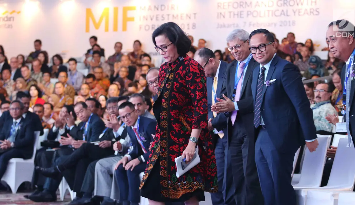 Menkeu Sri Mulyani bersiap menyampaikan pemaparan saat acara Mandiri Investment Forum (MIF) di Jakarta, Rabu (7/2). Acara ini bertujuan untuk membahas prospek makro, monoter hingga sektor manufaktur dan tantangan ke depan. (Liputan6.com/Angga Yuniar)