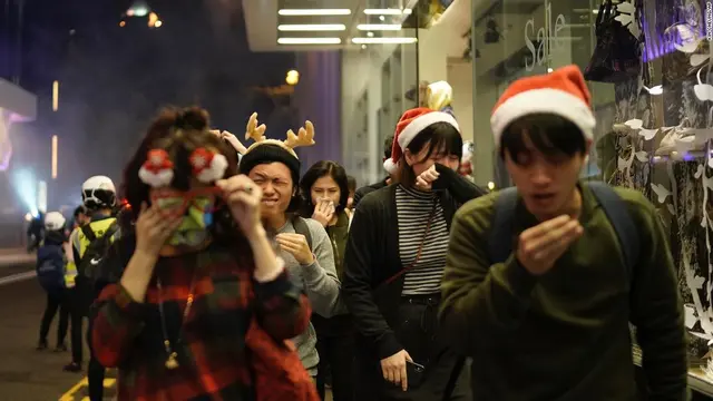 Aksi brutal di Malam Natal warnai kota Hong Kong.