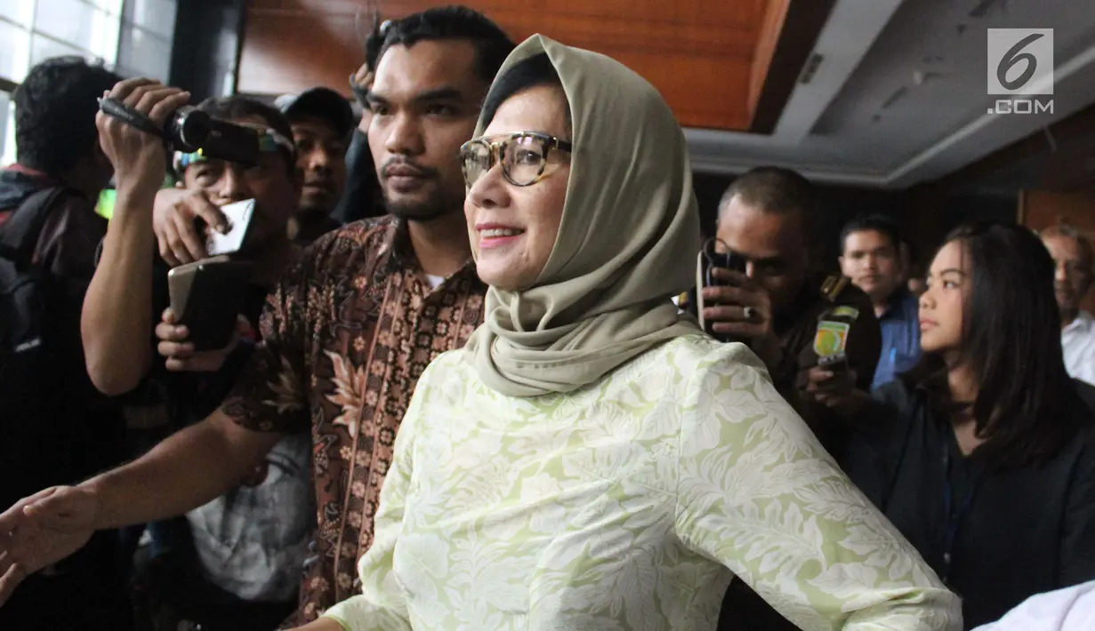 Mantan Dirut PT Pertamina (Persero), Karen G Agustiawan usai menjalani sidang pembacaan eksepsi di Pengadilan Tipikor, Jakarta, Kamis (7/2). Sidang beragendakan pembacaan eksepsi atas dakwaan jaksa. (Liputan6.com/Helmi Fithriansyah)