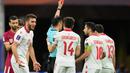 Qatar punya kesempatan menambah gol setelah Tajikistan bermain dengan 10 orang usai Amadoni Kamolov dikartu merah pada menit ke-81. Akan tetapi tuan rumah tidak bisa memanfaatkan situasi itu dan tetap menang 1-0. (AP Photo/Aijaz Rahi)