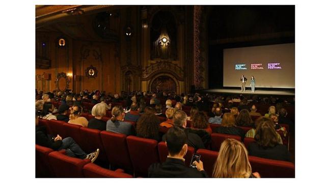 7 Potret Happy Salma Hadiri Sydney Film Festival, Jadi Wakil Dalam Film Terbarunya