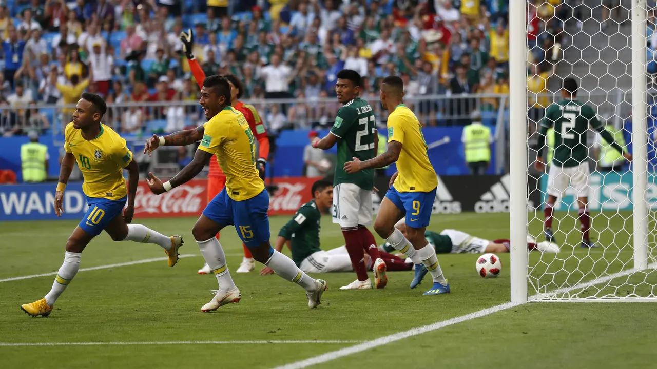 FOTO: Tundukkan Meksiko, Brasil Melaju ke Perempat Final