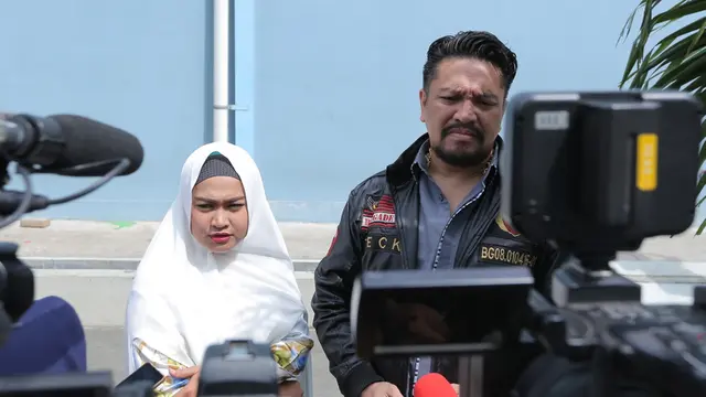 [Fimela] Fani (Istri Aris Idol)