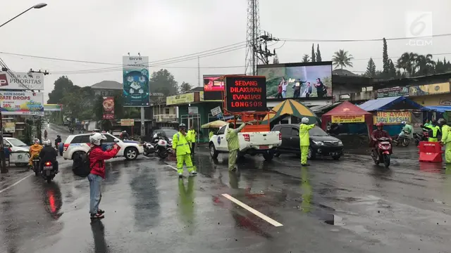 Longsor Puncak, Dua Orang Tewas, Empat Masih Belum Ditemukan