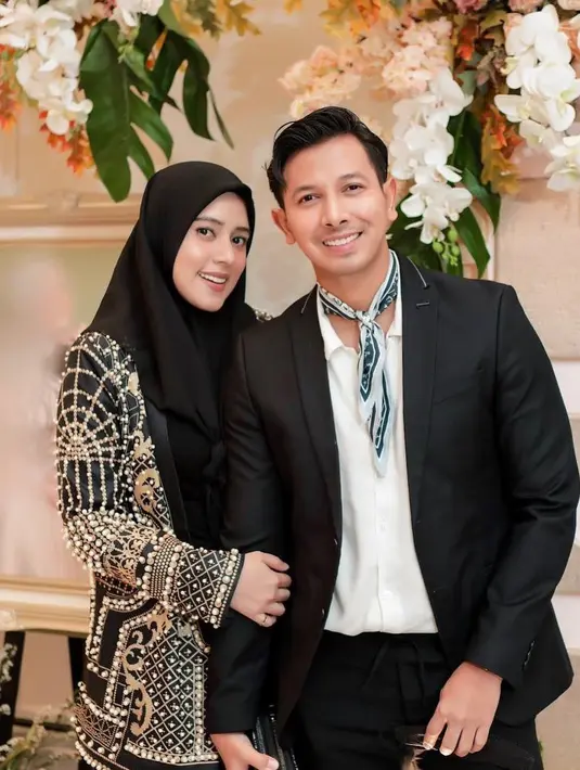 Sebagai suami, Sonny Septian selalu menjadi garda terdepan untuk Fairuz A Rafiq. [foto: instagram/sonnyseptian]