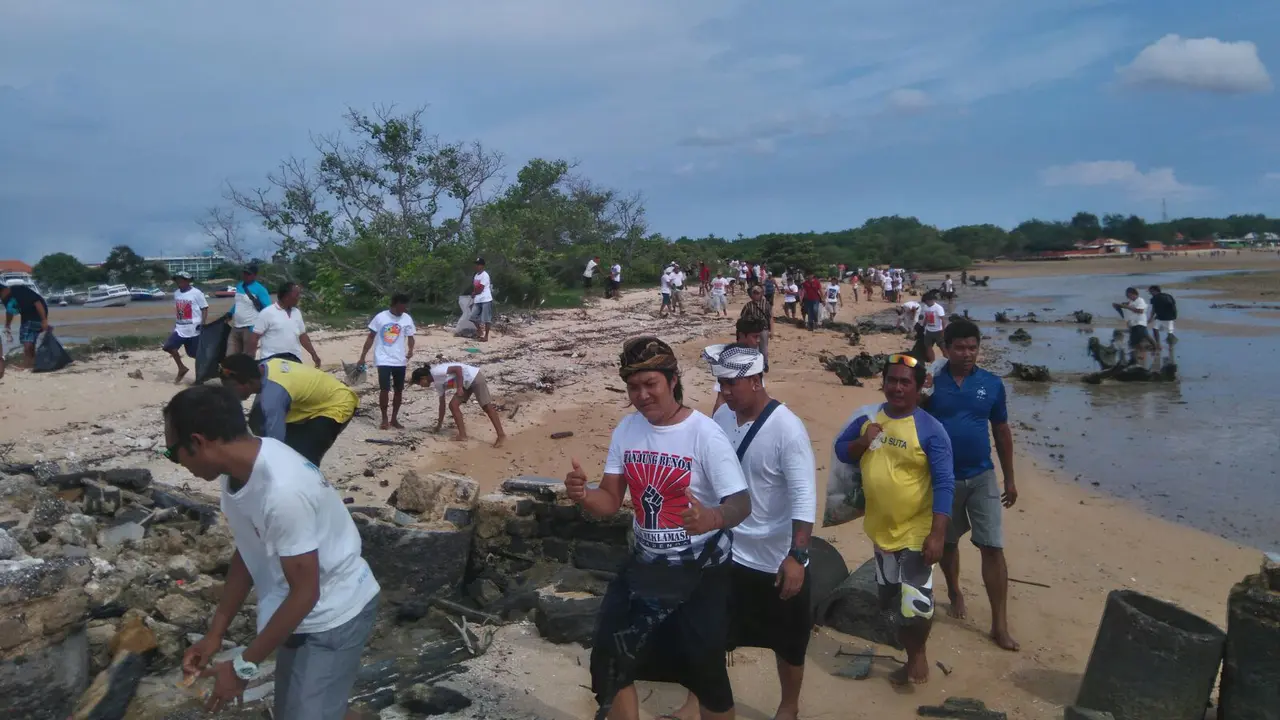 Aksi Bersih Pulau Pudut demi Tolak Reklamasi Teluk Benoa 