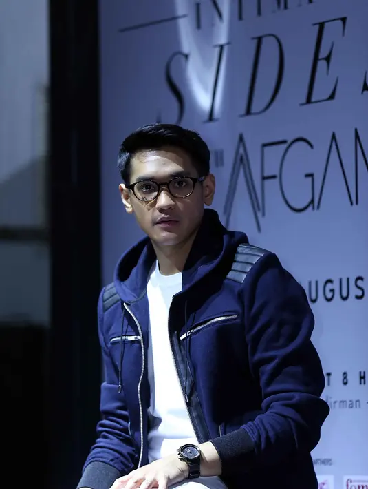 "Jadi ide nama 'Sides' ini datang sendiri aja. Ada banyak sisi dari saya yang belum tereksplor di tiga album sebelumnya," kata Afgan ditemui launching album 'Sides' di Empirica, SCBD, Sudirman, Jakarta Selatan, Rabu (31/8/2016). (Nurwahyunan/Bintang.com)