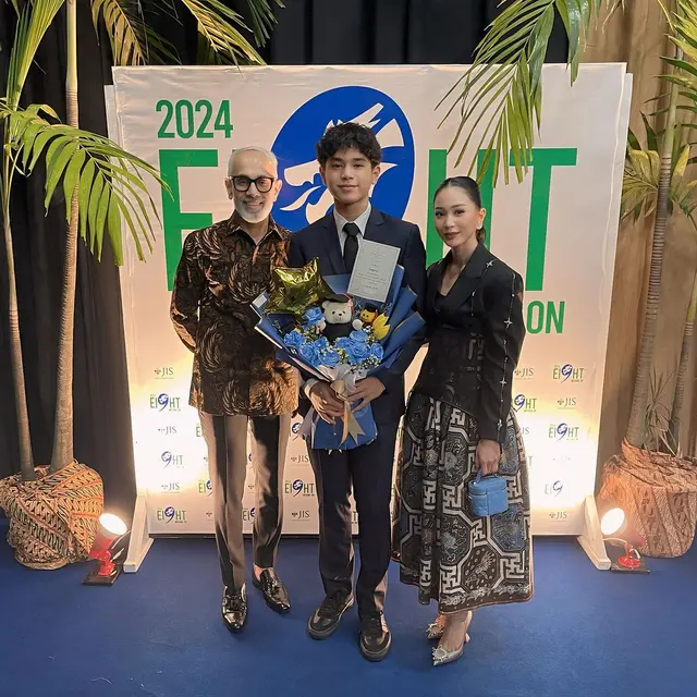Potret wisuda Karan anak Bunga Zainal (Sumber: Instagram/@bungazainal05)