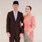 Lihat di sini tampilan elegan khas ibu pejabat Nagita Slavina dampingi Raffi Ahmad yang dilantik jadi utusan khusus Prabowo. [@marlenehariman].