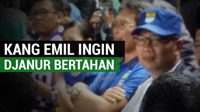 Wali Kota Bandung, Ridwan Kamil menginginkan Djadjang Nurdjaman tetap bertahan di Persib Bandung.
