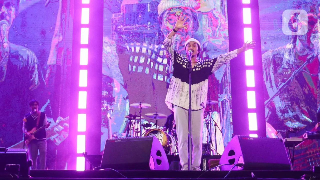 Aksi Enerjik Sheila on 7 saat Konser di Jakarta