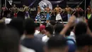 Kontestan Palestina memamerkan tubuh berotot pada kompetisi binaraga lokal di Gaza, 26 Oktober 2018. Mereka memamerkan keindahan tubuh berotot di hadapan juri kontes yang diselenggarakan oleh Federasi Binaraga dan Kebugaran Palestina. (AP/Khalil Hamra)