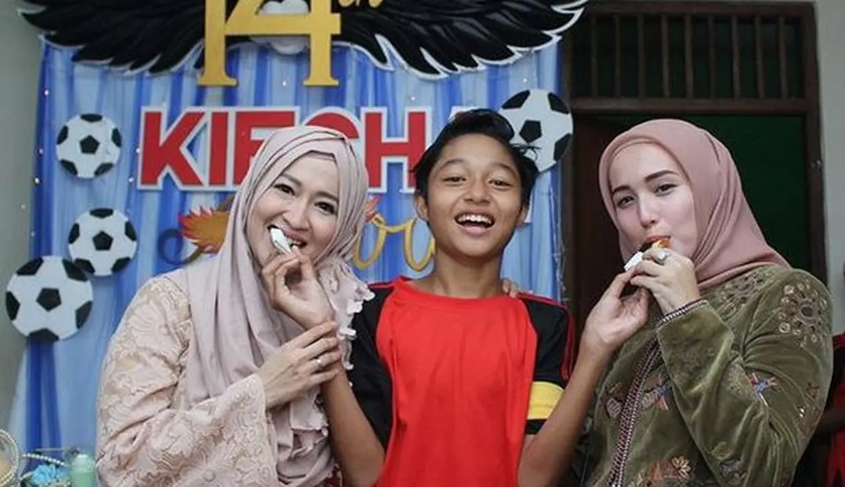 Okie Agustina dan Adelia Wilhelmina [Instagram/adeliapasha/okieagustina]