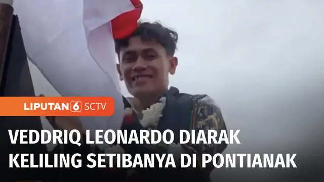 Peraih medali emas olimpiade, Veddriq Leonardo disambut meriah saat tiba di kampung halamannya di Pontianak, Kalimantan Barat. Veddriq diarak dengan menggunakan mobil hias mengelilingi Kota Pontianak.