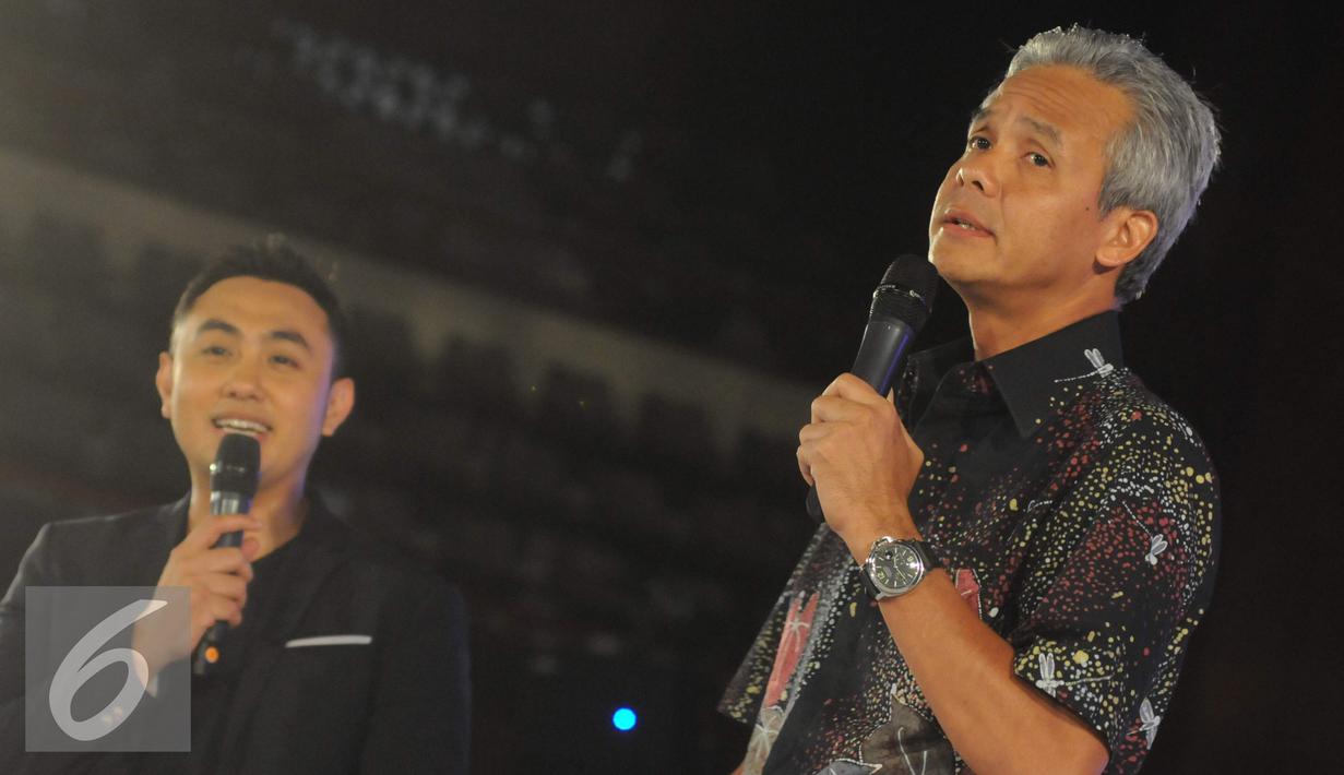 Gubernur Jawa Tengah Ganjar Pranowo (kanan) saat berbagi cerita inspiratif kepada mahasiswa Yogjakarta, Kamis (3/11) EGTC 2016 di kota terakhir ini menghadirkan sosok atau tokoh yang menginspirasi. (Liputan6.com/Helmi Afandi)