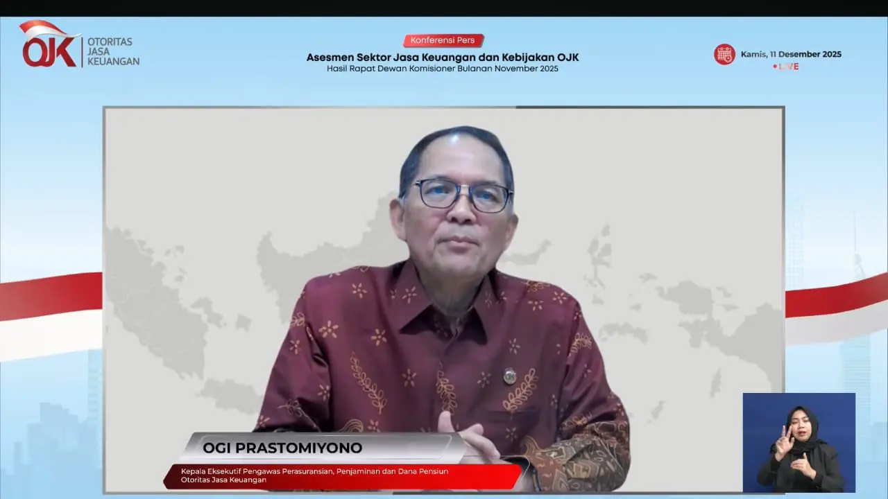 Kepala Eksekutif Pengawas Perasuransian, Penjaminan, dan Dana Pensiun Otoritas Jasa Keuangan (OJK), Ogi Prastomiyono alam Konferensi Pers RDKB November, Kamis (11/12/2025). (Liputan6.com/Tira)