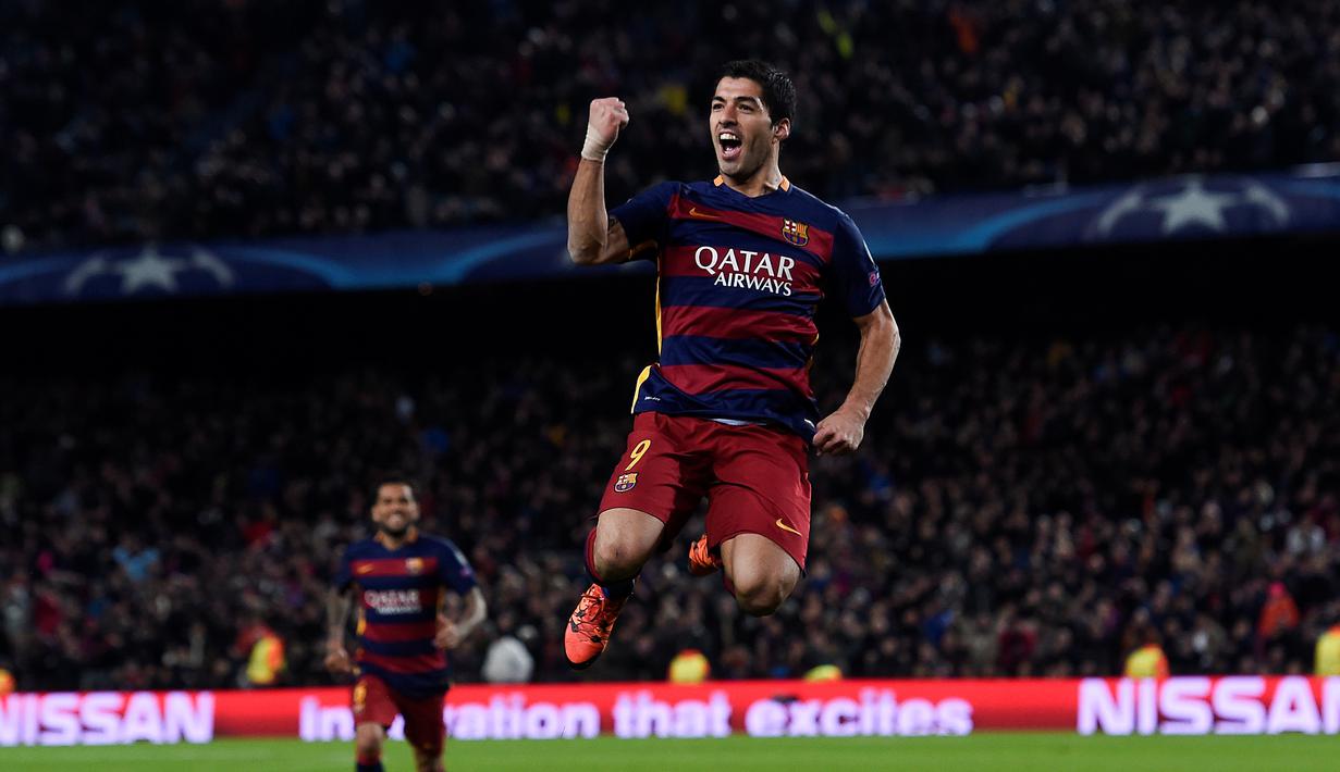 Selebrasi pemain Barcelona, Luis Suarez, setelah mencetak gol ke gawang AS Roma dalam laga Grup E Liga Champions di Stadion Camp Nou, Barcelona, Rabu (25/11/2015) dini hari WIB. (AFP Photo/Josep Lago)