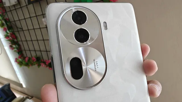Penampakan frame kamera Oppo Reno 11 Pro 5G