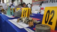 Barang bukti yang disita Polda Riau dari perakit bom di Kabupaten Indragiri Hulu. (Liputan6.com/M Syukur)