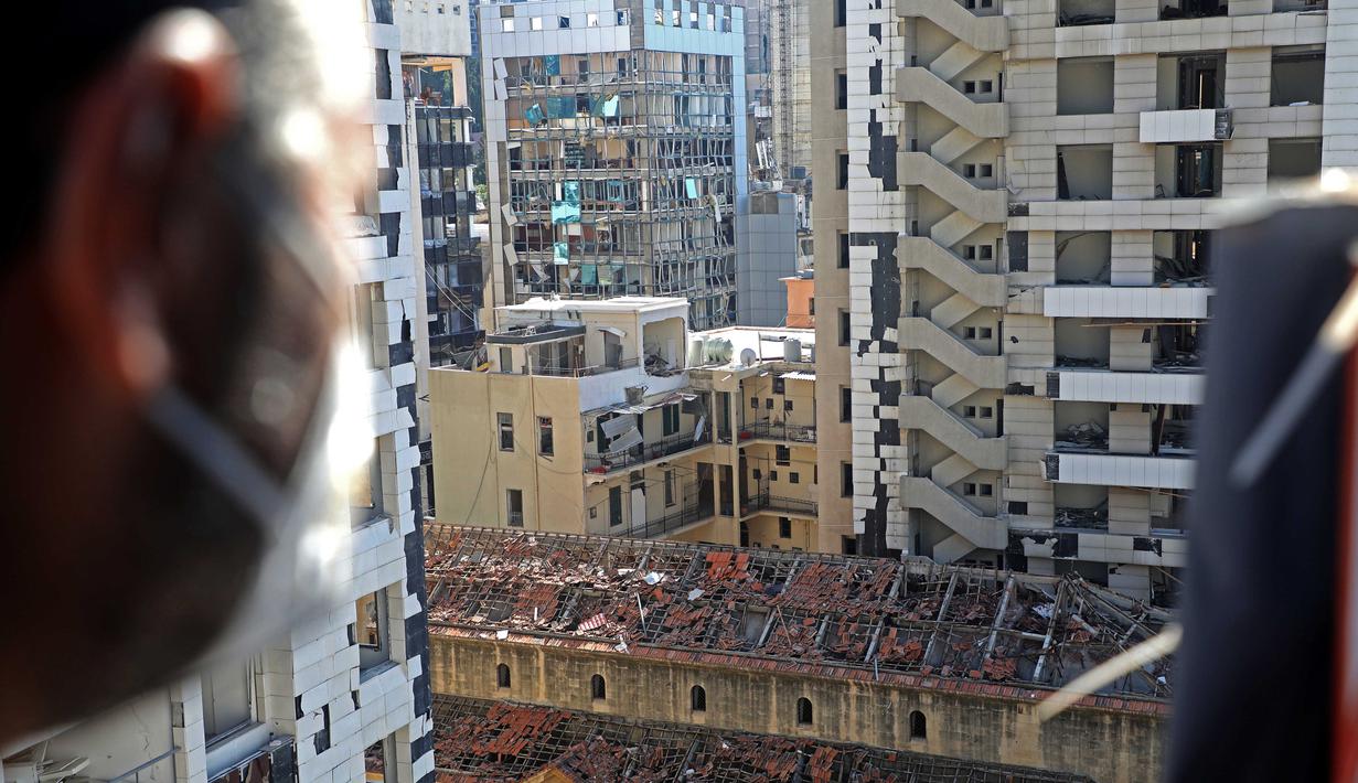 Sejumlah bangunan yang rusak di Beirut, Lebanon (17/8/2020). Dua ledakan dahsyat mengguncang Pelabuhan Beirut pada 4 Agustus, menggetarkan gedung-gedung di seluruh ibu kota Lebanon serta menewaskan sedikitnya 177 orang dan melukai 6.000 lainnya. (Xinhua/Bilal Jawich)