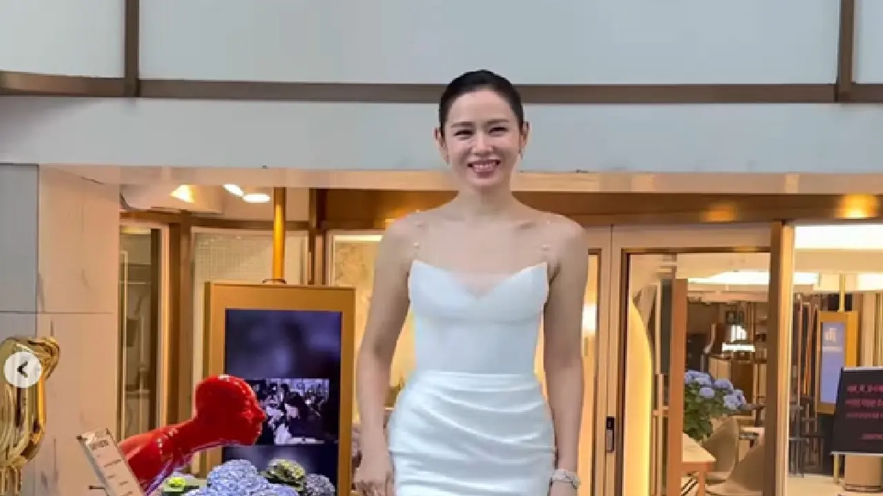 Rahasia Son Ye Jin Tampil Memikat di Baeksang Arts Awards 2026