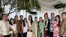Jessica Mila juga menghadiri pernikahan Batak, bersama suami dan kakak iparnya. Ia pun tampil lebih kasual dan elegan. @pettyhasibuan