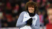 Arsenal kabarnya menjadikan bek Chelsea, David Luiz, sebagai buruan utama pada bursa transfer Januari 2018. (AFP/Paul Ellis)