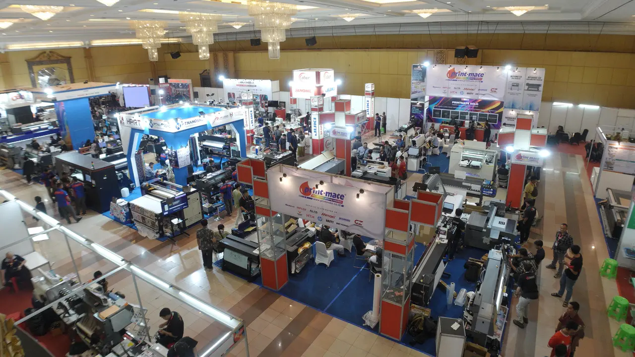 Stan pameran Apparel IAPE 2025 di Diamond Solo Convention Center Solo. (Foto: Liputan6.com/ Felek Wahyu)