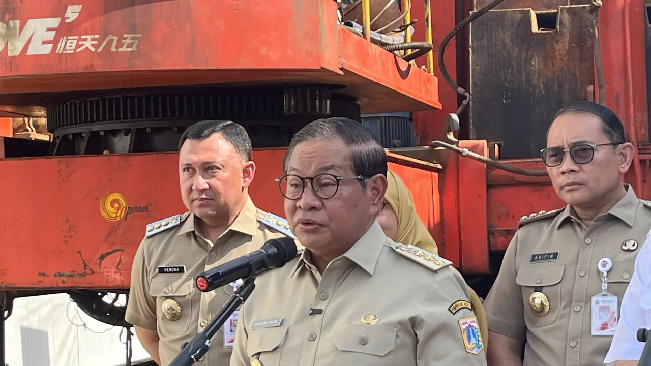 Gubernur DKI Jakarta Pramono Anung saat menjawab pertanyaan wartawan di kawasan Kemayoran Jakarta. (Istimewa)