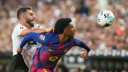 Bos Barcelona Beri Sinyal soal Masa Depan Alejandro Balde: Bisa Dilepas ke MU?
