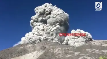 Gunung Merapi mengalami letusan freatik Jumat (11/5) pagi. Sebagian pendaki bahkan merekam detik-detik letusan tersebut terjadi.